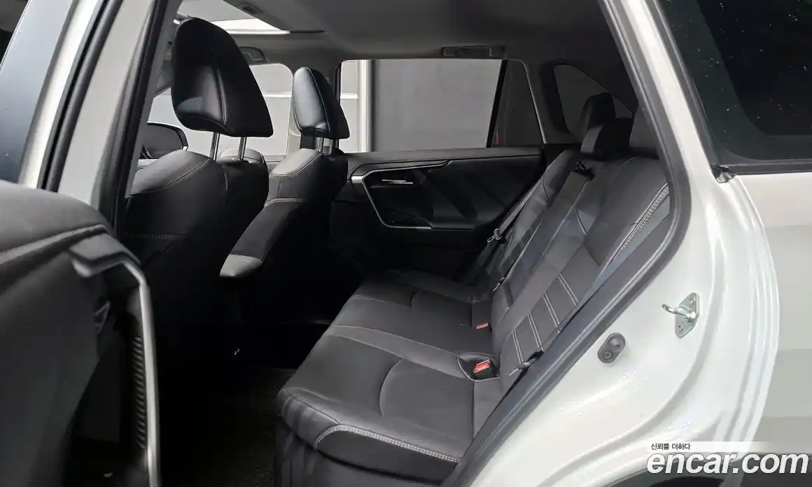 Toyota RAV4 2024 2.5 Автомат в Москве № 232807, фото 13