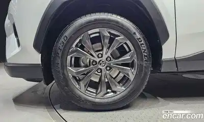 Toyota RAV4 2024 2.5 Автомат в Москве № 232807, миниатюра 5