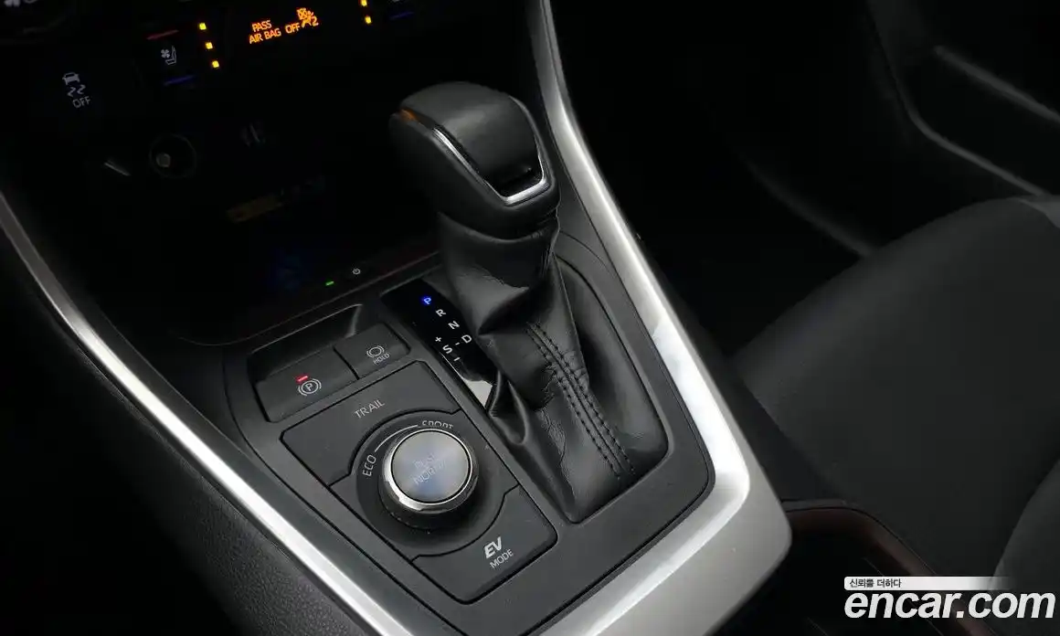 Toyota RAV4 2024 2.5 Автомат в Москве № 232807, фото 9