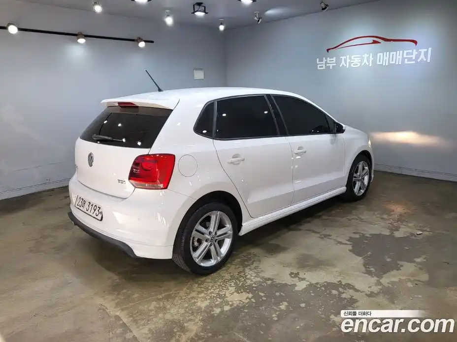 Volkswagen Polo 2014 1.6 Автомат в Москве № 272922, фото 4