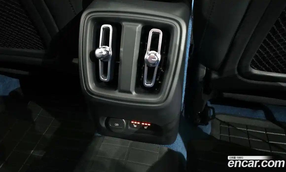 Volvo C40 2023 0.2 Автомат в Москве № 293720, фото 1