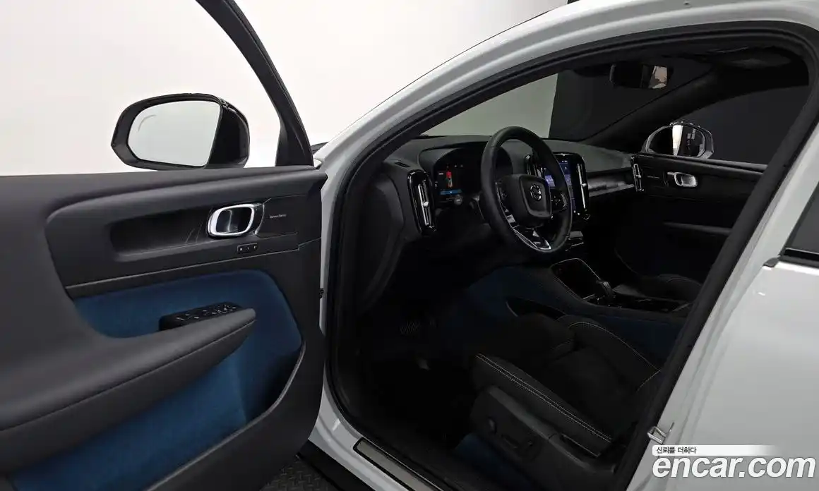 Volvo C40 2023 0.2 Автомат в Москве № 293720, фото 17