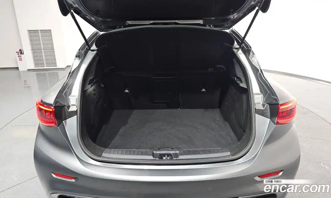 Infiniti Q30 2017 2.0 Автомат в Москве № 295735, фото 20