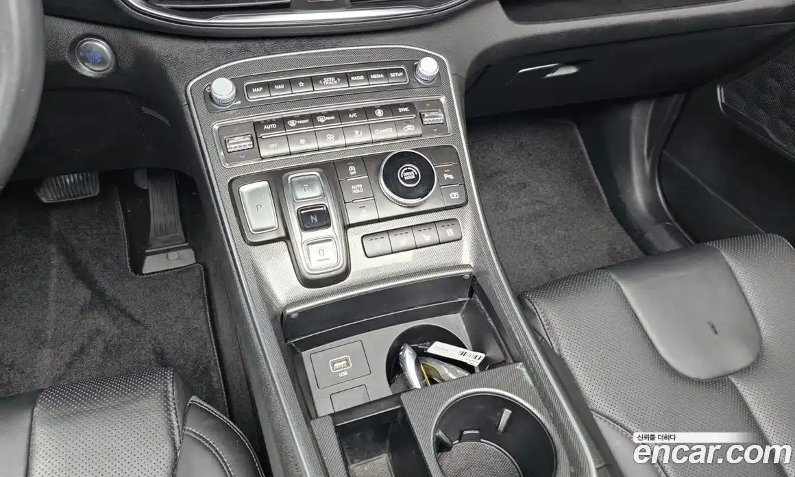 Hyundai Santa Fe 2023 2.5 Автомат в Москве № 335663, фото 12