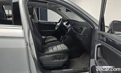 Volkswagen Tiguan 2022 2.0 Автомат в Москве № 383022, миниатюра 11