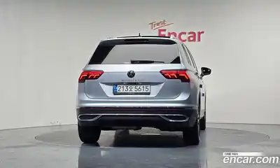 Volkswagen Tiguan 2022 2.0 Автомат в Москве № 383022, миниатюра 4