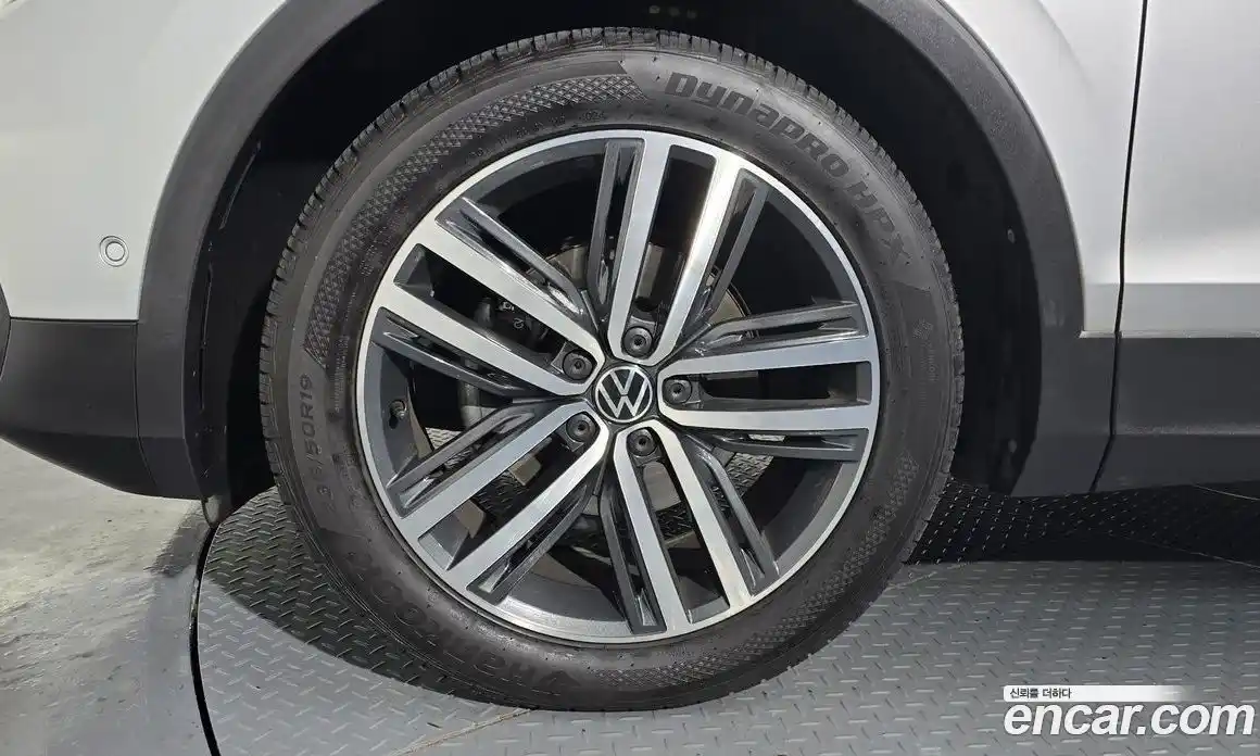 Volkswagen Tiguan 2022 2.0 Автомат в Москве № 383022, фото 5