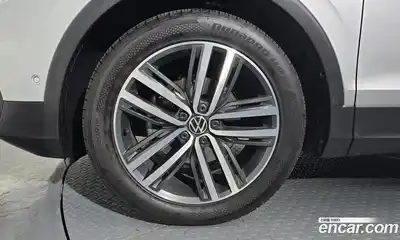 Volkswagen Tiguan 2022 2.0 Автомат в Москве № 383022, миниатюра 5