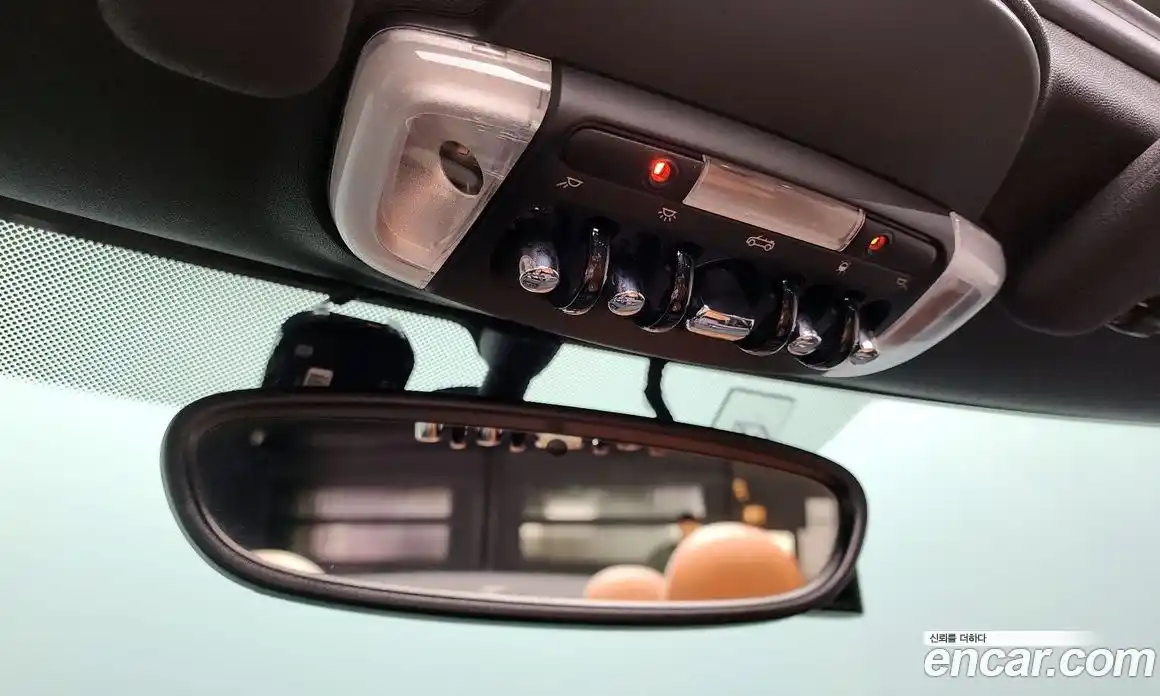 Mini Cooper Convertible 2017 2.0 Автомат в Москве № 432082, фото 19