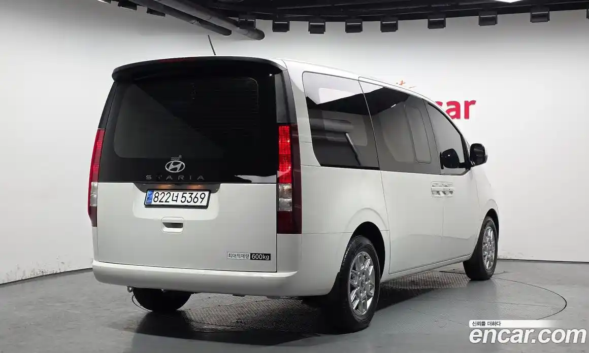 Hyundai Staria 2025 1.6 Автомат в Москве № 458292, фото 2