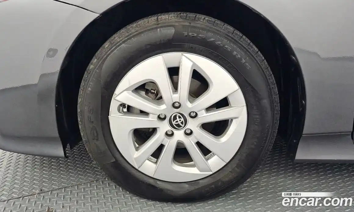 Toyota Prius 2018 1.8 Автомат в Москве № 472981, фото 5