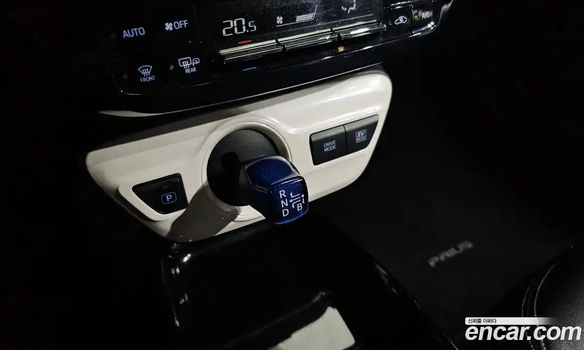 Toyota Prius 2018 1.8 Автомат в Москве № 472981, фото 9