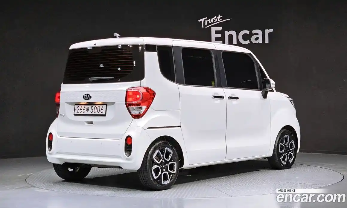 Kia Ray 2021 1.0 Автомат в Москве № 124416, фото 8