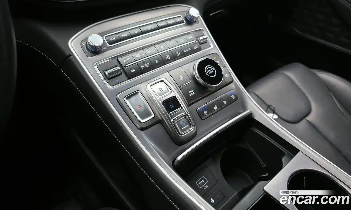 Hyundai Santa Fe 2023 1.6 Автомат в Москве № 127148, фото 4