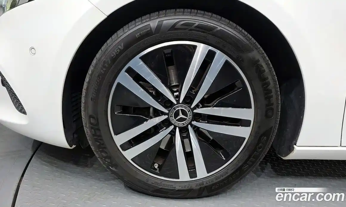 Mercedes-Benz A-Class 2022 2.0 Автомат в Москве № 137125, фото 3