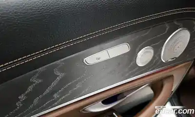 Mercedes-Benz E-Class 2023 2.0 Автомат в Москве № 142350, миниатюра 3