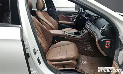 Mercedes-Benz E-Class 2023 2.0 Автомат в Москве № 142350, миниатюра 5