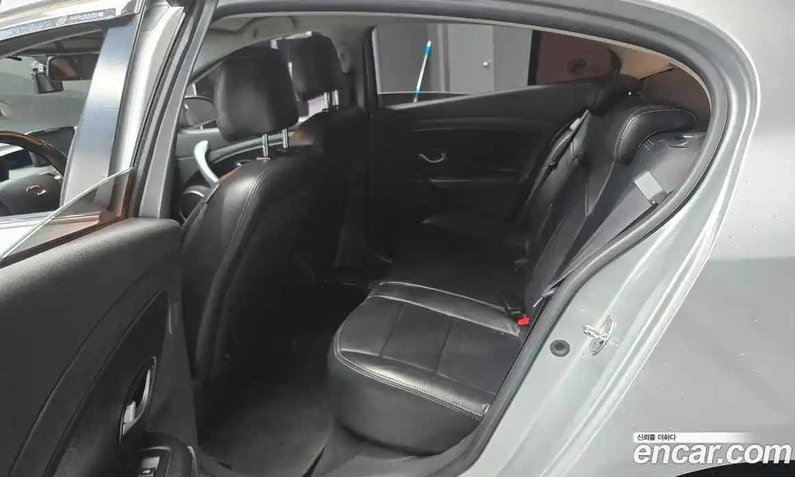 Renault SM3 2011 1.6 Автомат в Москве № 147919, фото 13