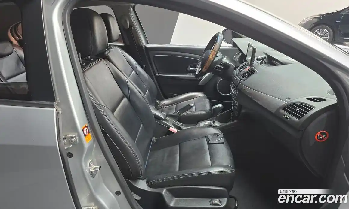 Renault SM3 2011 1.6 Автомат в Москве № 147919, фото 10