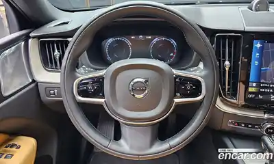 Volvo XC60 2019 2.0 Автомат в Москве № 164616, миниатюра 2
