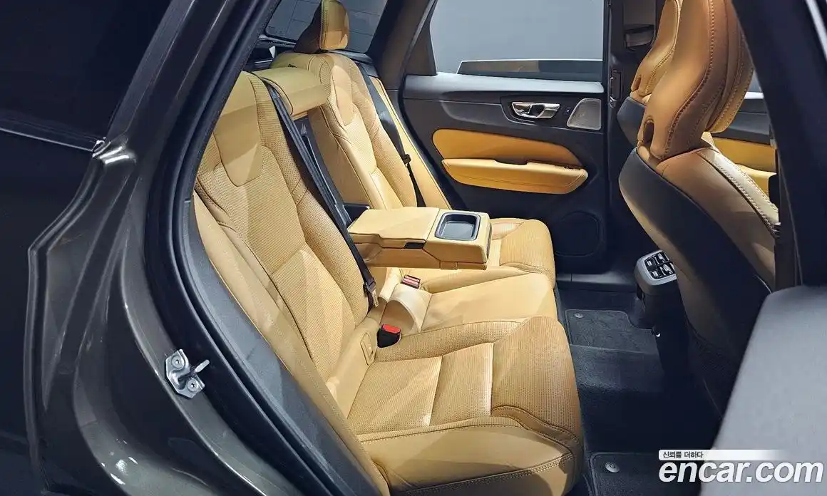 Volvo XC60 2019 2.0 Автомат в Москве № 164616, фото 6