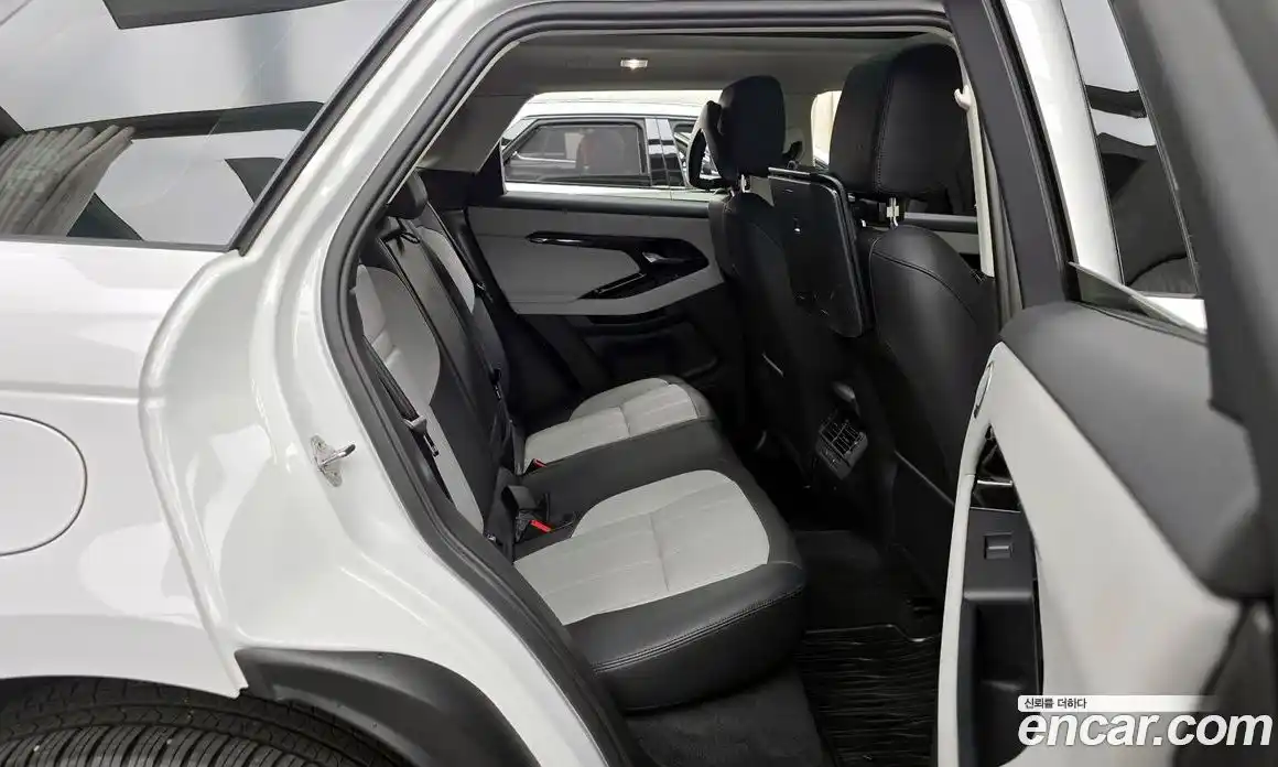 Land Rover Range-Rover Evoque 2024 2.0 Автомат в Москве № 166055, фото 8