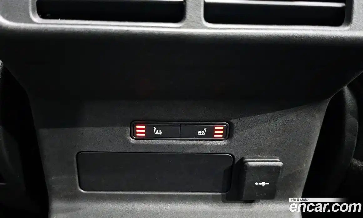 Land Rover Range-Rover Velar 2023 2.0 Автомат в Москве № 166115, фото 19