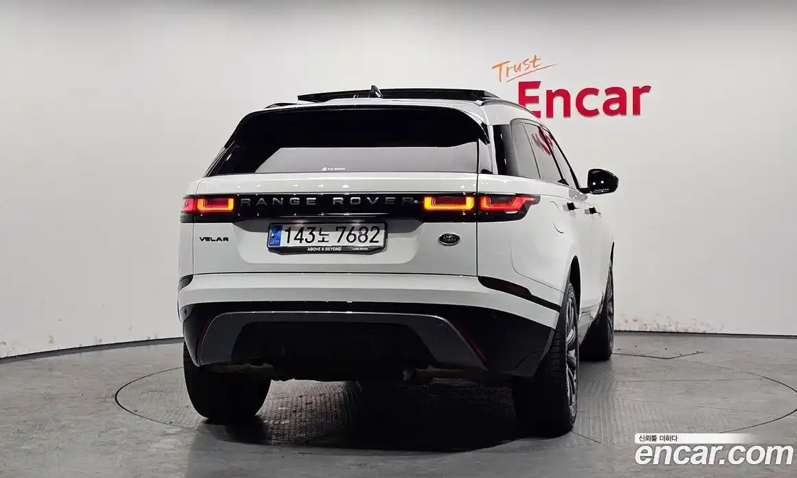 Land Rover Range-Rover Velar 2023 2.0 Автомат в Москве № 166115, фото 4