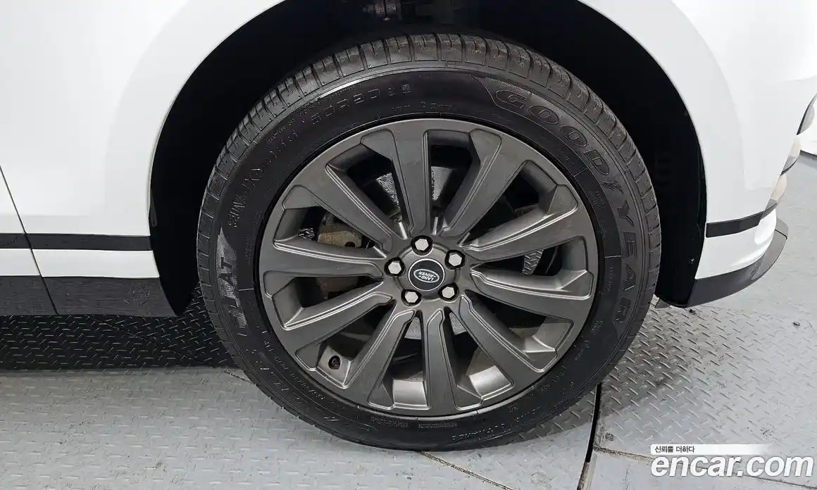 Land Rover Range-Rover Velar 2023 2.0 Автомат в Москве № 166115, фото 5