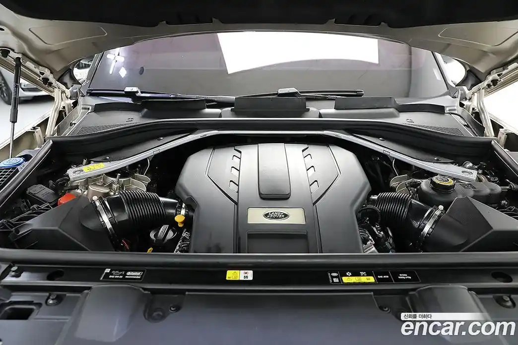 Land Rover Range-Rover 2023 4.4 Автомат в Москве № 166772, фото 17