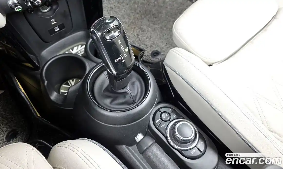 Mini Cooper Convertible 2023 2.0 Автомат в Москве № 167113, фото 16