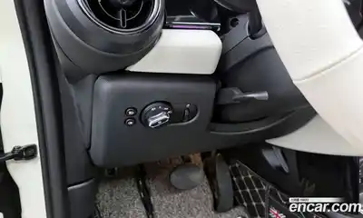 Mini Cooper Convertible 2023 2.0 Автомат в Москве № 167113, миниатюра 8