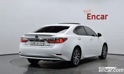 Lexus ES 2018 2.5 Автомат в Москве № 168201, миниатюра 2