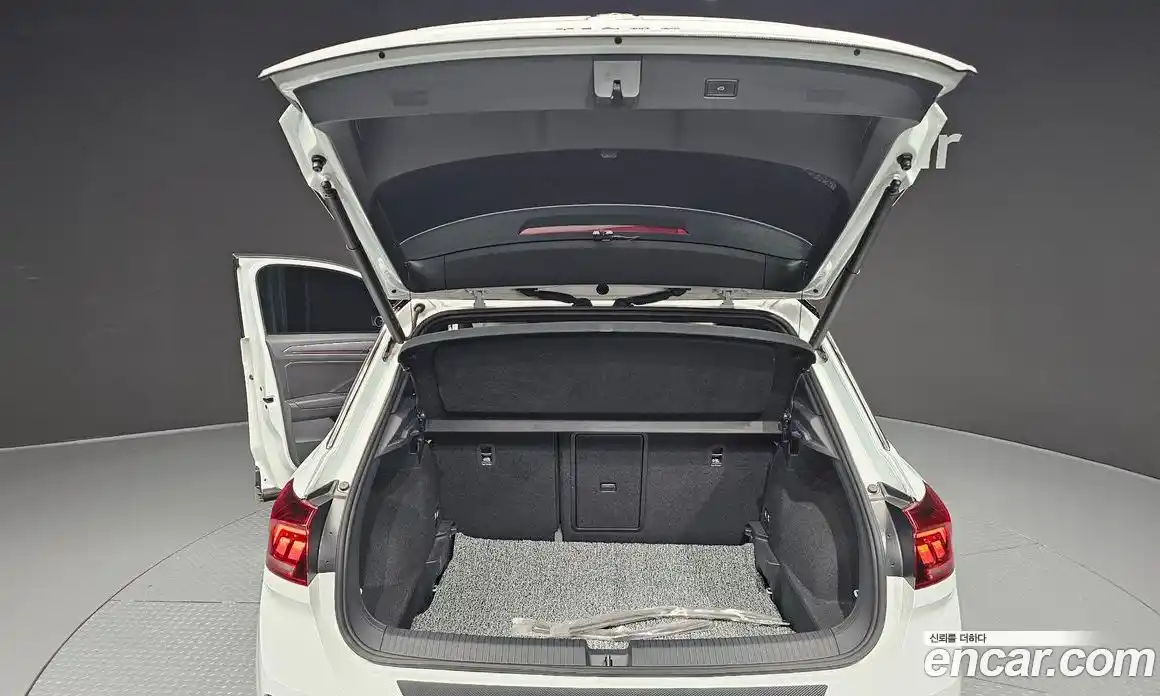 Volkswagen T-Roc 2022 2.0 Автомат в Москве № 168528, фото 11