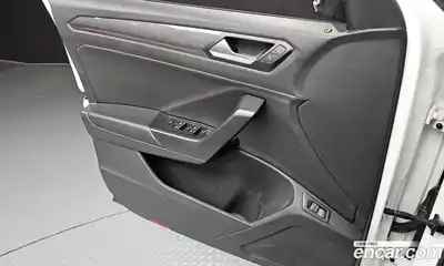 Volkswagen T-Roc 2022 2.0 Автомат в Москве № 168528, миниатюра 10