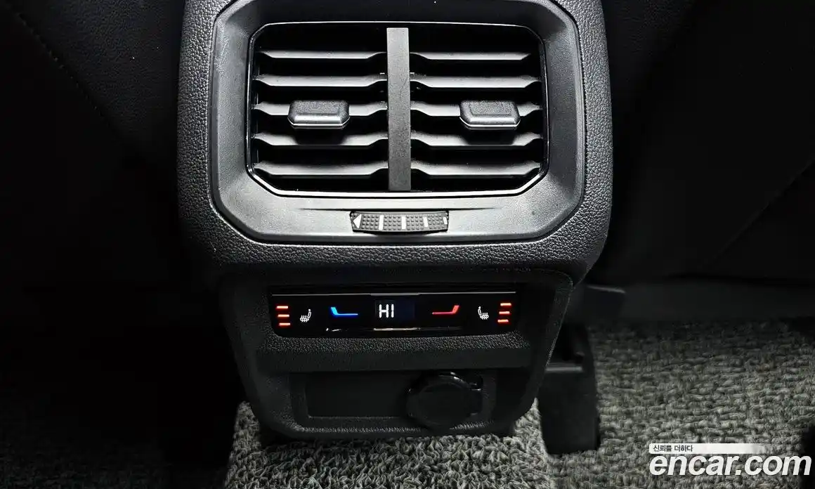 Volkswagen Tiguan 2023 2.0 Автомат в Москве № 168689, фото 19