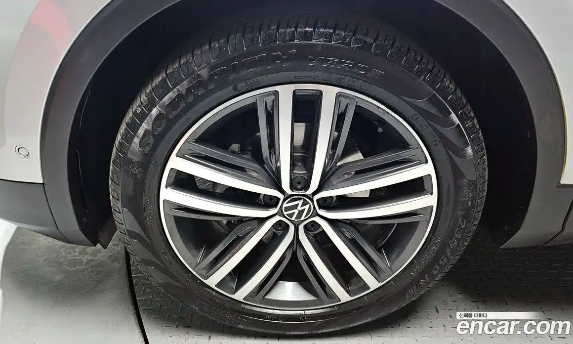 Volkswagen Tiguan 2023 2.0 Автомат в Москве № 168689, фото 6