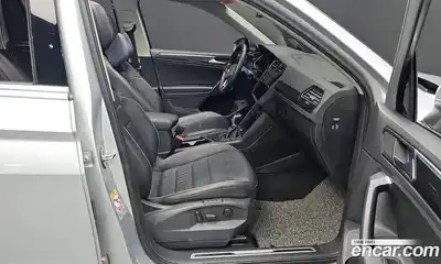 Volkswagen Tiguan 2023 2.0 Автомат в Москве № 168689, миниатюра 8