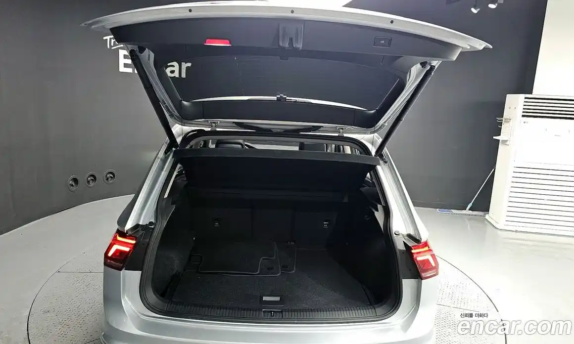 Volkswagen Tiguan 2023 2.0 Автомат в Москве № 168689, фото 9