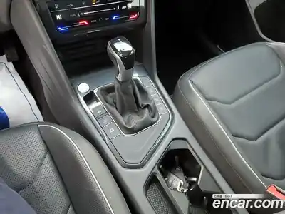 Volkswagen Tiguan 2023 2.0 Автомат в Москве № 169175, миниатюра 10