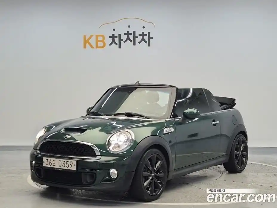 Mini Cooper Convertible 2015 1.6 Автомат в Москве № 188625, фото 1