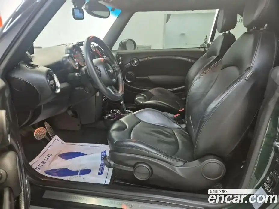 Mini Cooper Convertible 2015 1.6 Автомат в Москве № 188625, фото 11