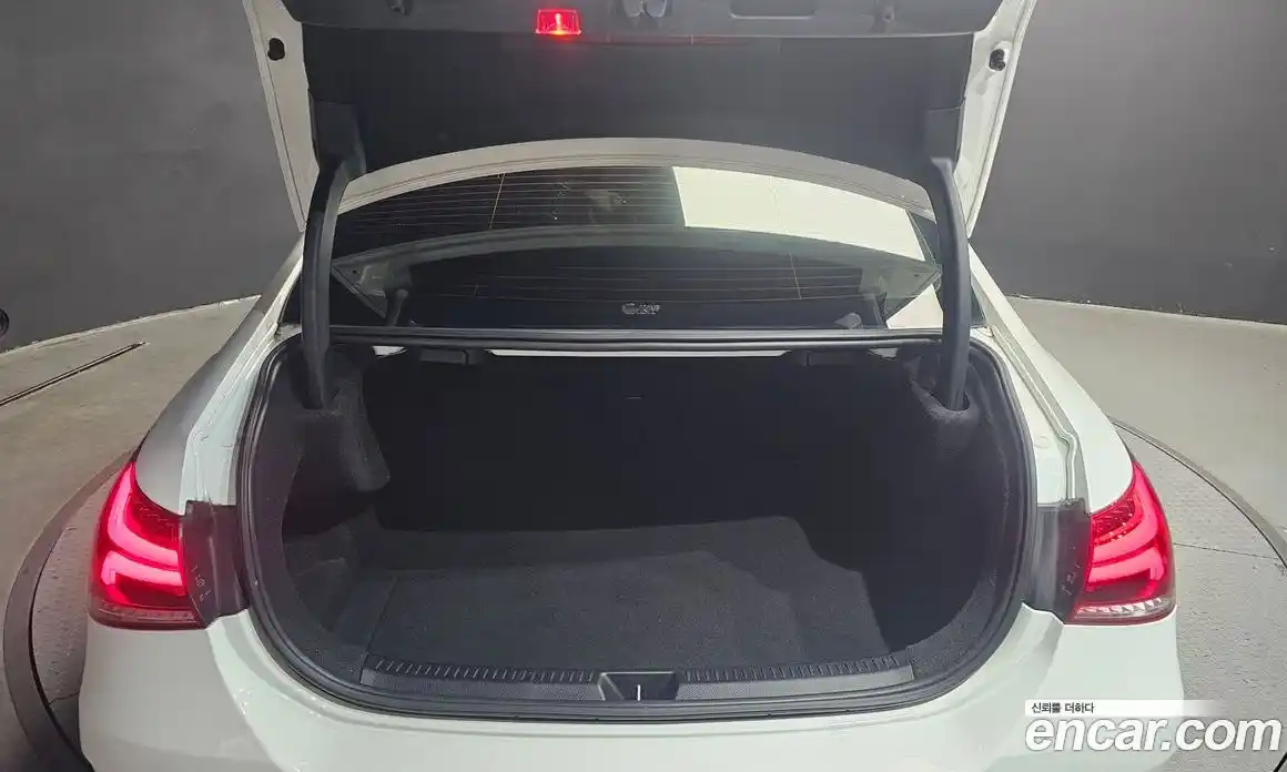 Mercedes-Benz A-Class 2021 2.0 Автомат в Москве № 194047, фото 14