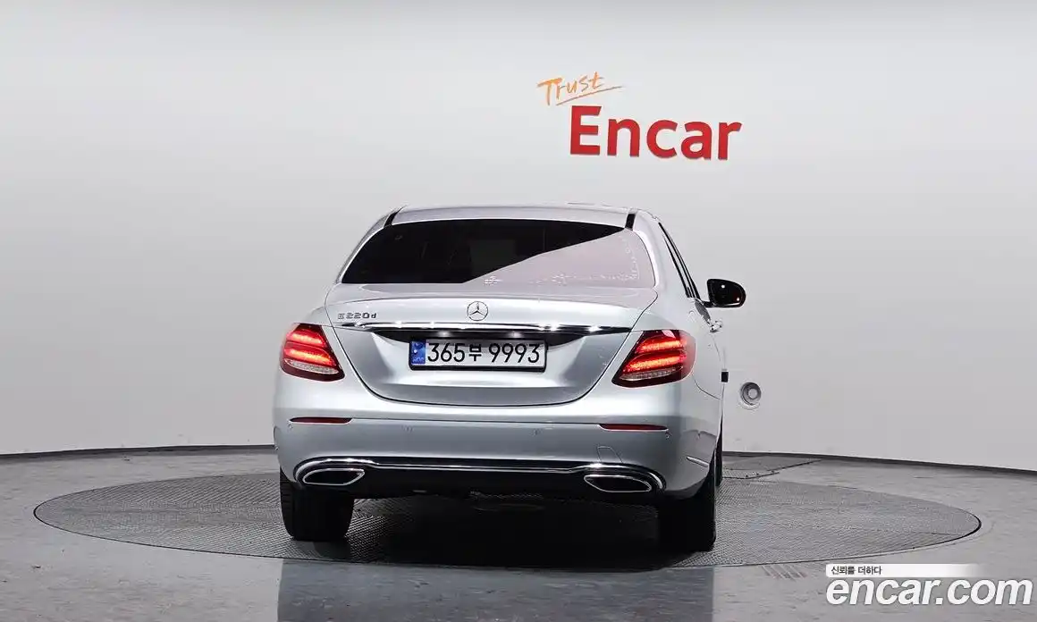 Mercedes-Benz E-Class 2018 1.9 Автомат в Москве № 194773, фото 16