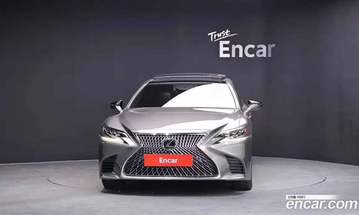 Lexus LS 2018 3.4 Автомат в Москве № 198911, фото 9