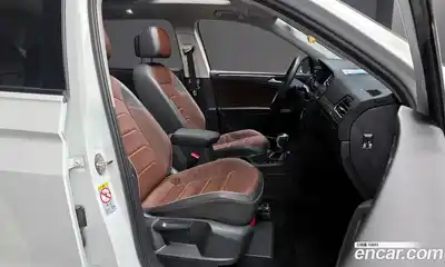 Volkswagen Tiguan 2023 2.0 Автомат в Москве № 199109, миниатюра 4
