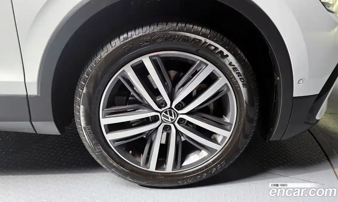 Volkswagen Tiguan 2023 2.0 Автомат в Москве № 199109, фото 9