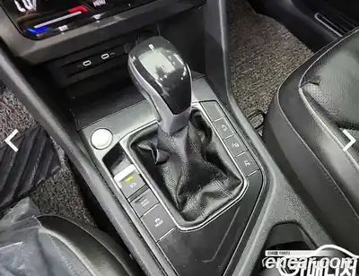 Volkswagen Tiguan 2022 2.0 Автомат в Москве № 199271, миниатюра 7