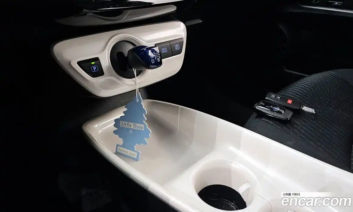 Toyota Prius 2016 1.8 Автомат в Москве № 199644, фото 1