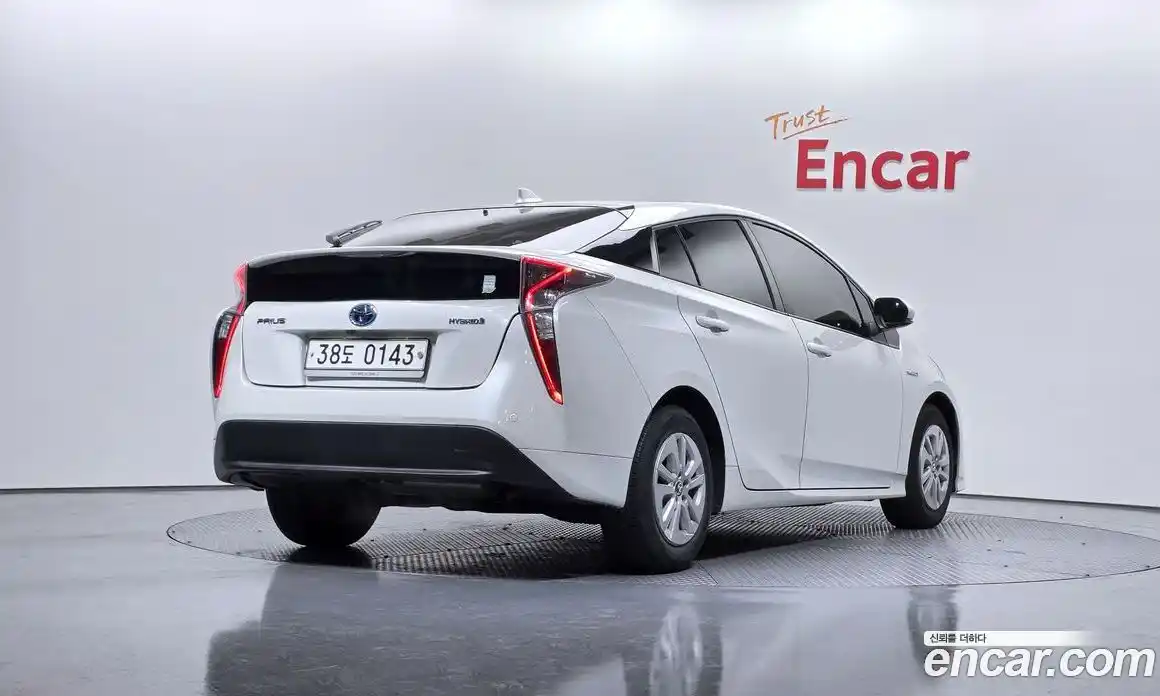 Toyota Prius 2016 1.8 Автомат в Москве № 199644, фото 12